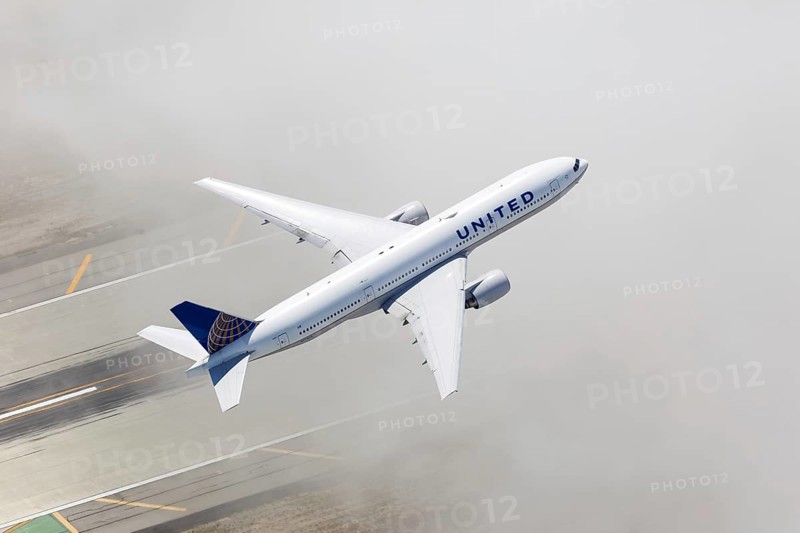 A United Airlines Boeing 777-200 with the registration N775UA takes off from Los Angeles Airport