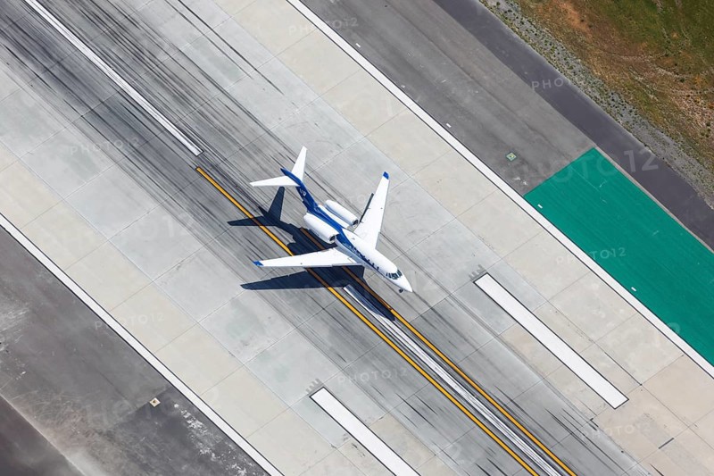 A Cessna 750 Citation X of Wheels Up with the registration N903UP takes off from Los Angeles Airport