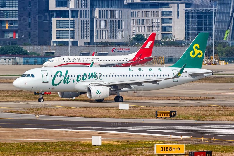A Spring Airlines Airbus A320 with registration number B-8371 at Shanghai Hongqiao Airport