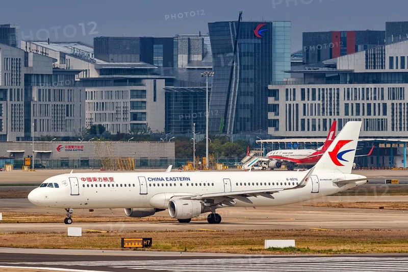 A China Eastern Airlines Airbus A321 with registration number B-8575 at Shanghai Hongqiao Airport