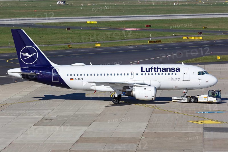 A Lufthansa Airbus A319 with the registration D-AILW at Duesseldorf Airport