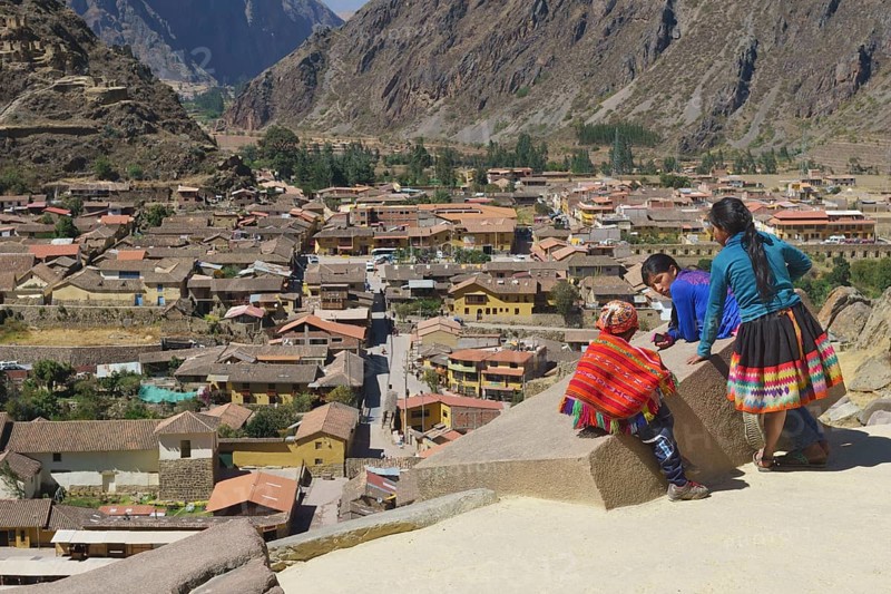 Three indigenous children in the Inca ruins