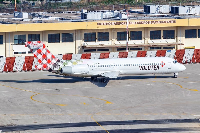 A Volotea Boeing 717-200 with registration EI-EWJ at Skiathos Airport