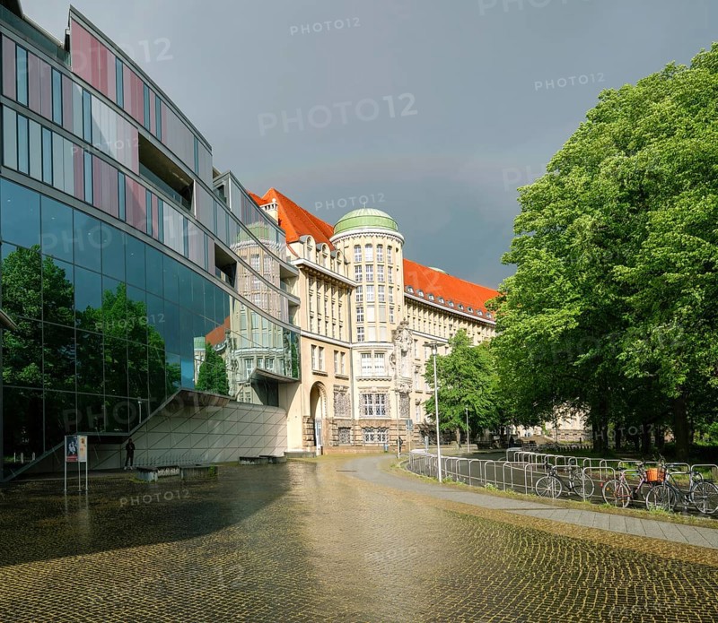 Founding building from 1914 and extension