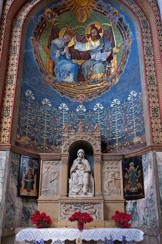 Side altar