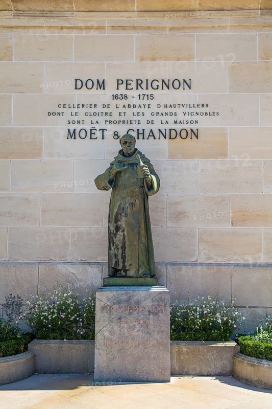 Monument to the champagne inventor Dom Perignon