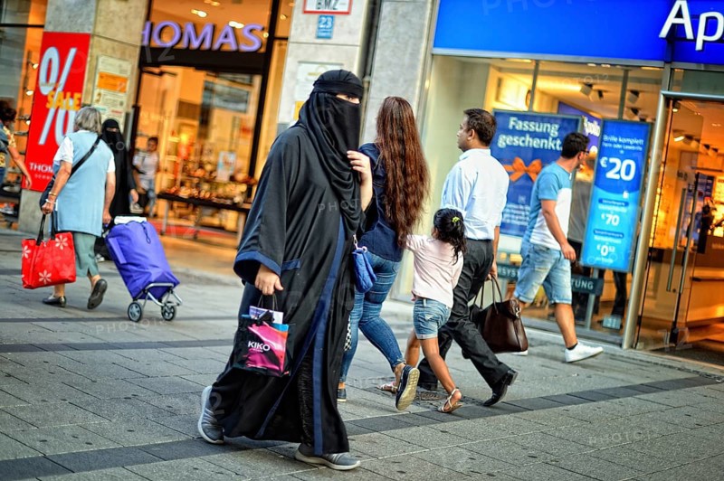 Young woman with burka shopping in Munich