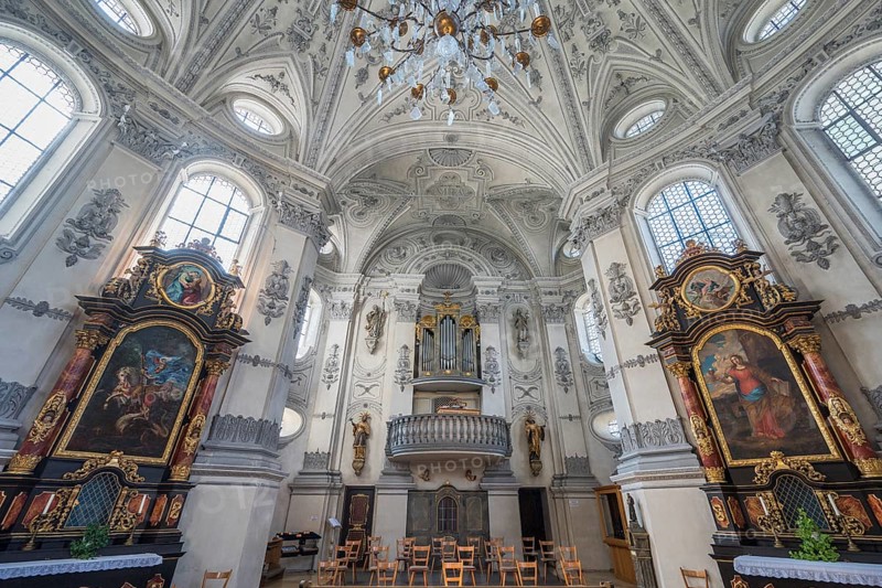 Organ gallery with side altars