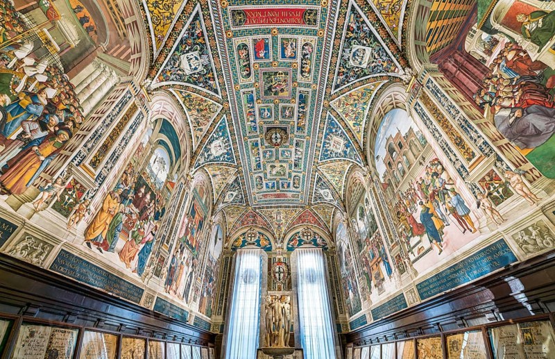 Vault and walls with frescoes on the life of Cardinal Enea Silvio Piccolomini