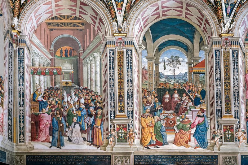 Pius II enters the Vatican as crowned pontiff