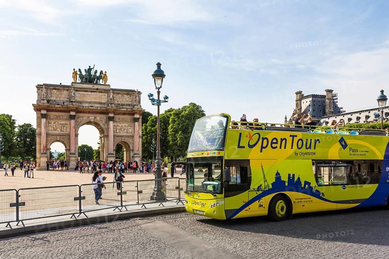 Sightseeing bus