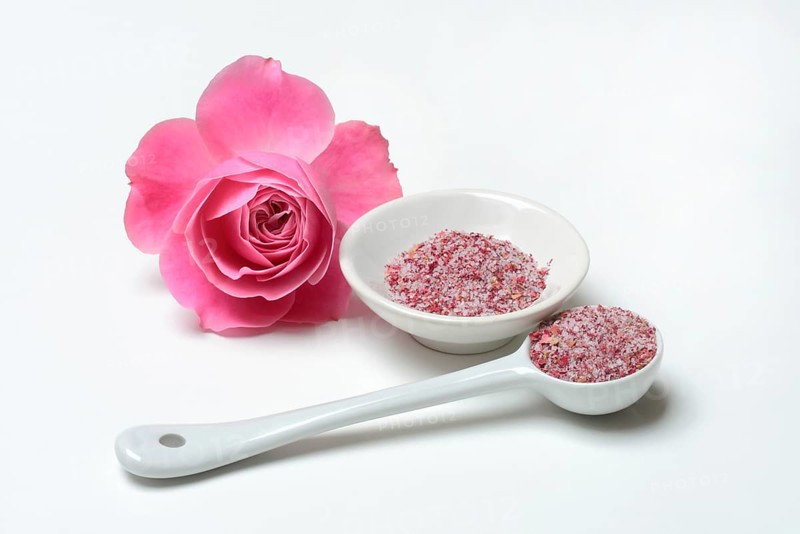 Rose salt in bowl and ceramic spoon
