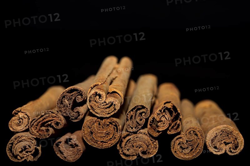 Cinnamon sticks (Cinnamomum verumaus) from Ceylon