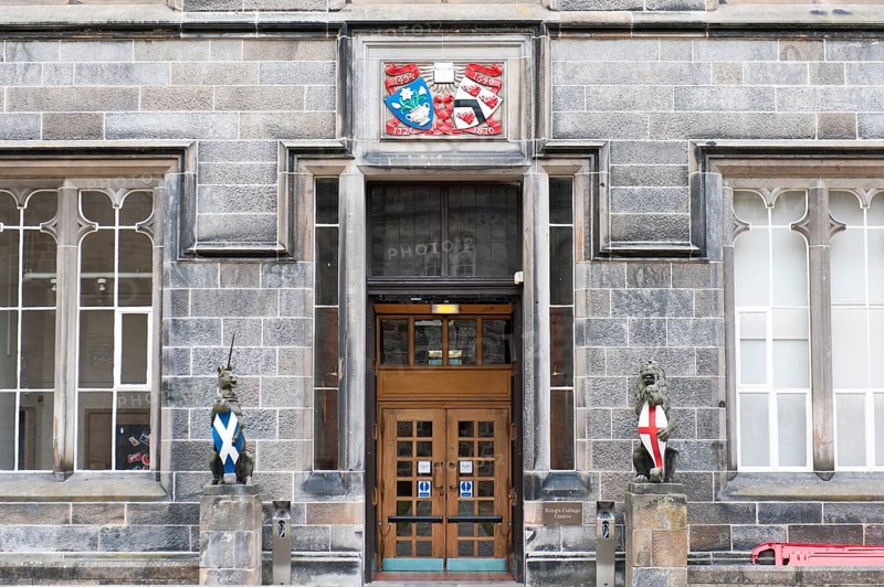 Coat of arms and heraldic animals at the entrance