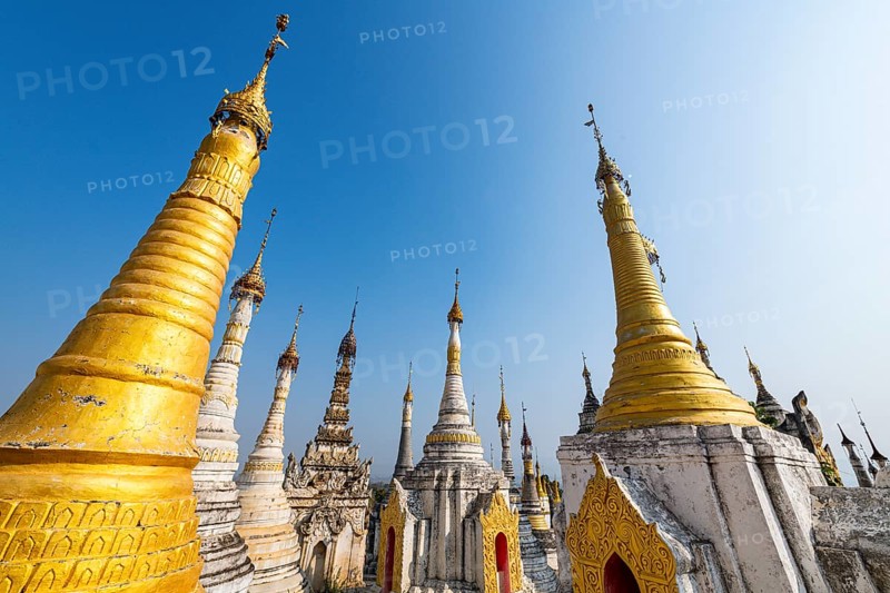 Tomb pagodas at the Shwe Inn Dein pagoda