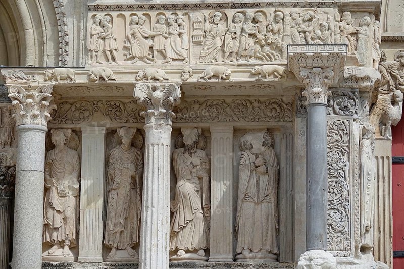 Columns and statues of saints between north portal and main portal