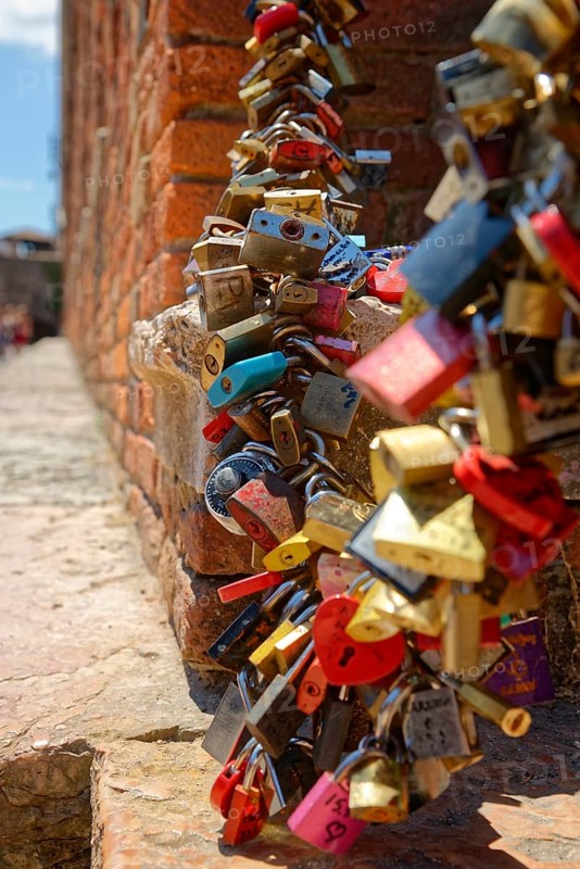 Padlocks as a sign of solidarity on the Ponte Scaligero bridge