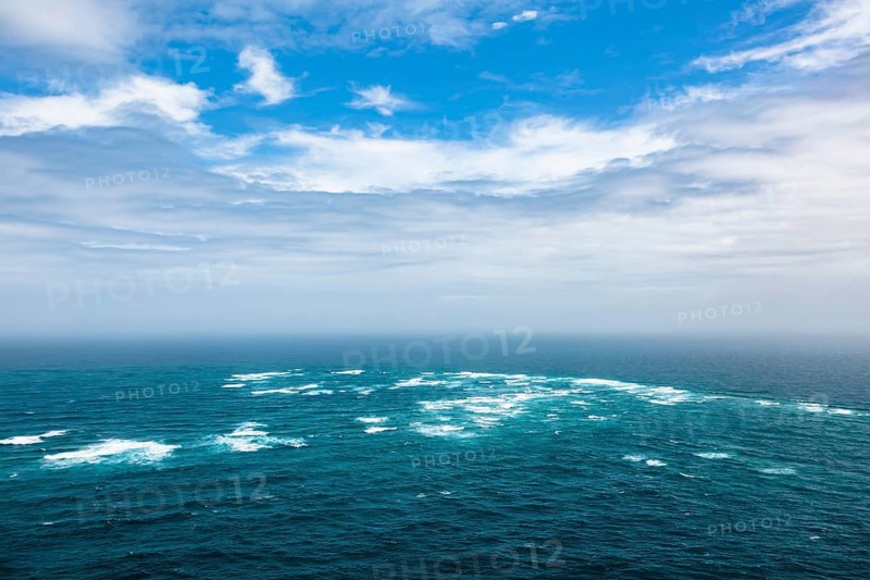 The Tasman Sea (left) meets the Pacific Ocean (right)