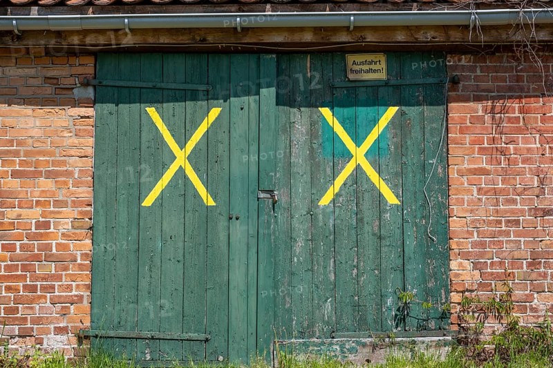 Two yellow 'X'