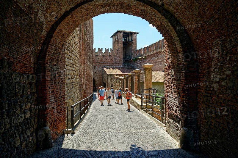 Gate to the bridge Ponte Scaligero