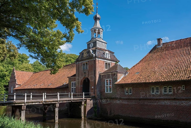 Gatehouse of the outer bailey of Luetetsburg Castle