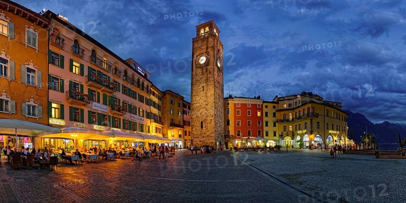 Piazza Novembre with Torre Apponale in the evening