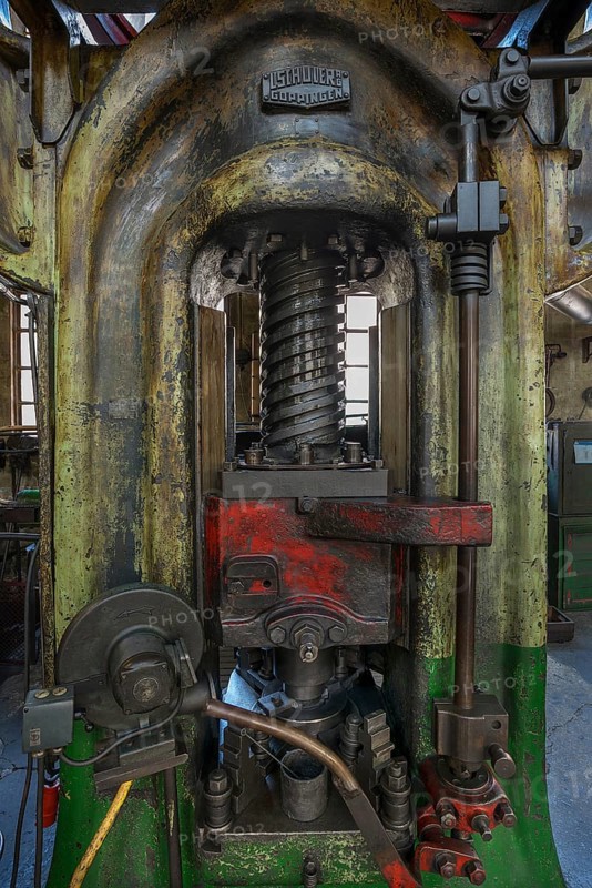 Spindle press in a drop forge
