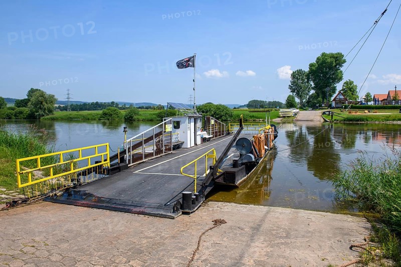 Yaw rope ferry across Weser