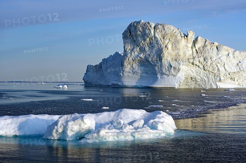 Icebergs in the midnight sun