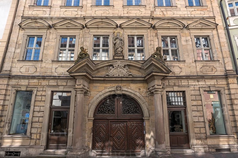 Facade of the Bibra-Palais