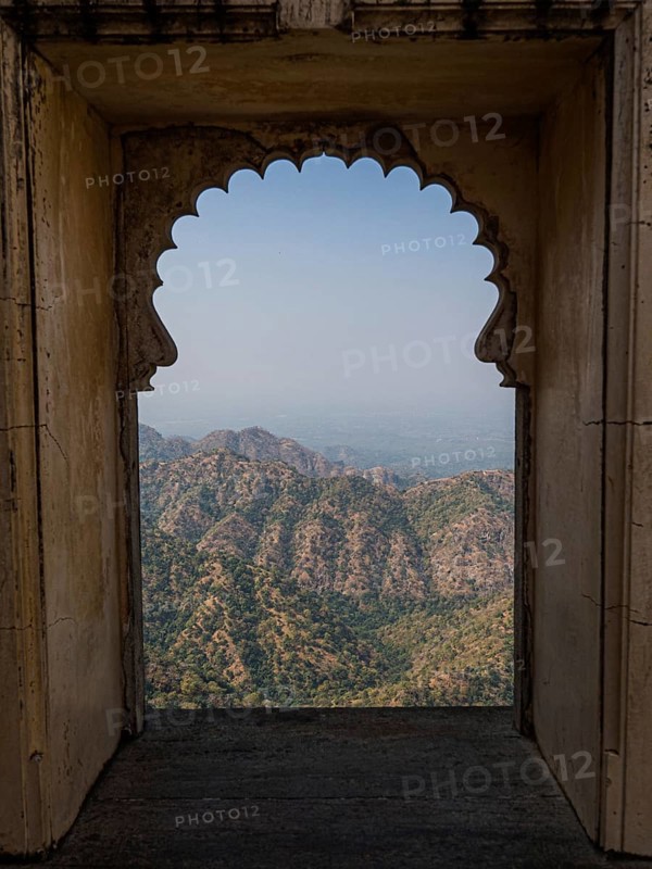 View from the fortress Kumbhalgarh into the Aravalli Mountains