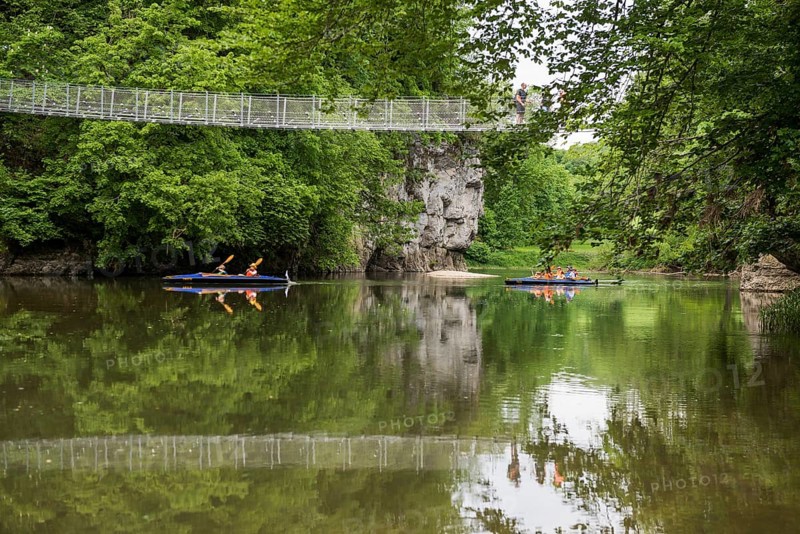 Suspension bridge and paddlers at Amalienfelsen