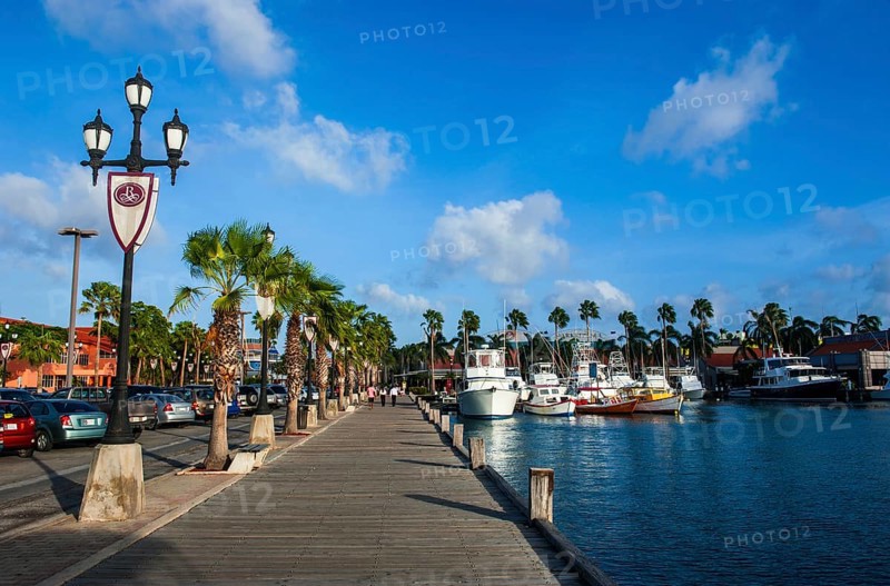 Street laterns in downtown Oranjestad