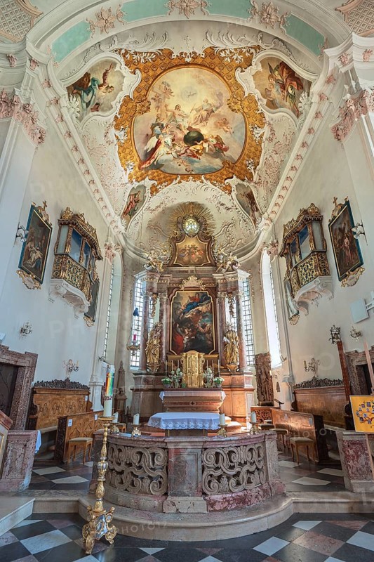 Main altar with ceiling frescoes