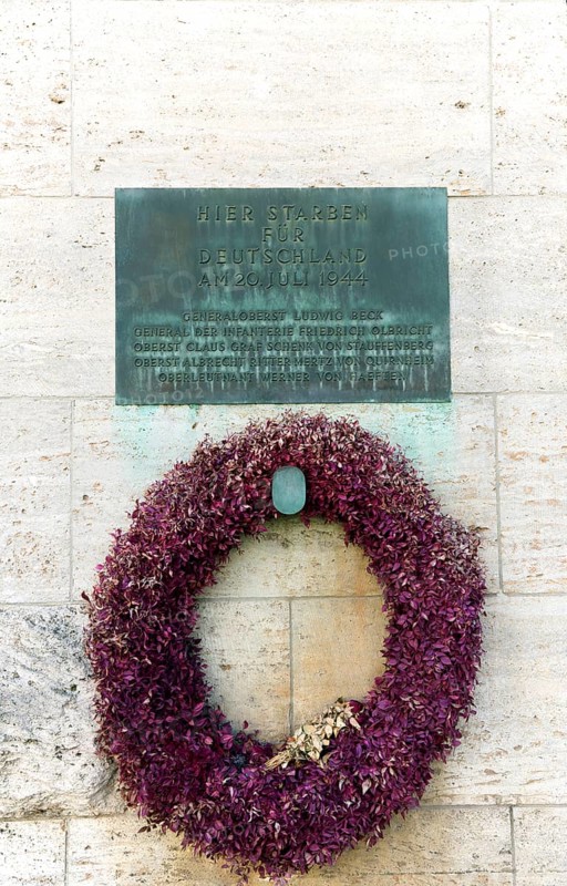 Memorial plaque with the names of the shot officers