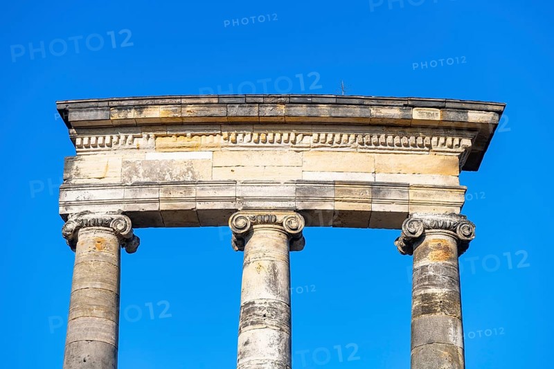 Artificial columns on the Ruinenberg in winter
