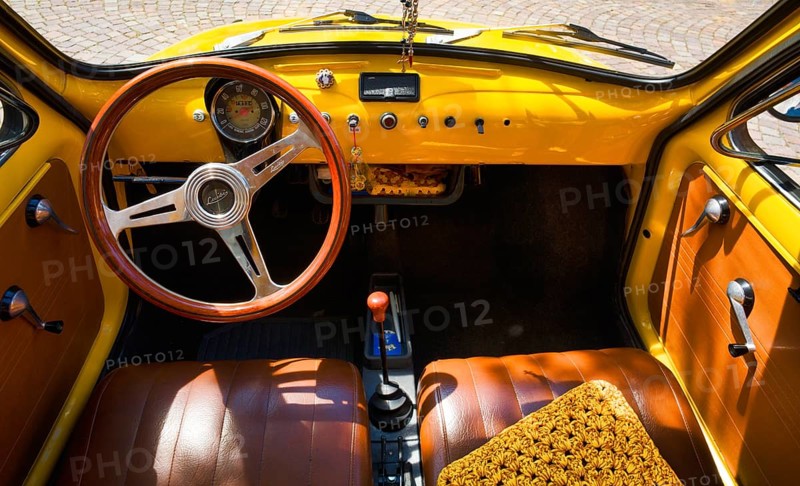 View into the cockpit of a Fiat Nuova 500 Cinquecento