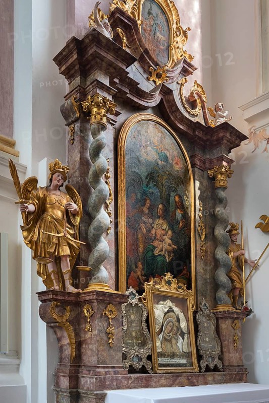 Side altar