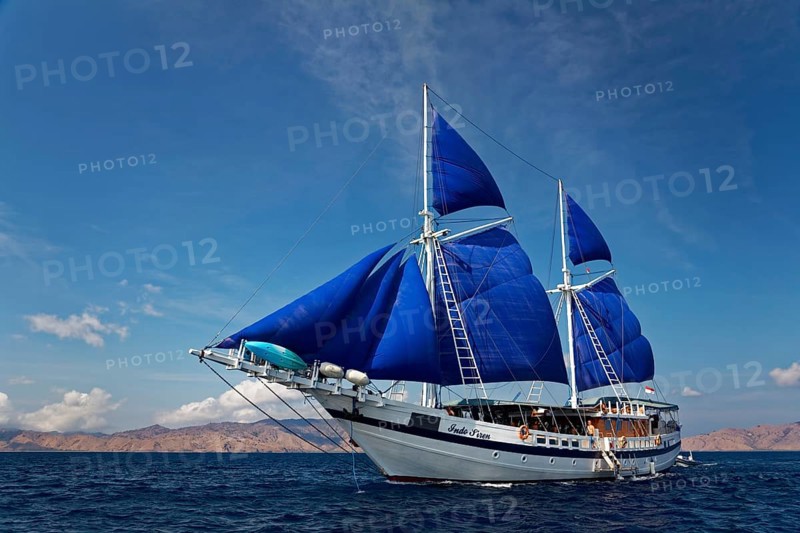 Sailing schooner S/Y Indo Siren