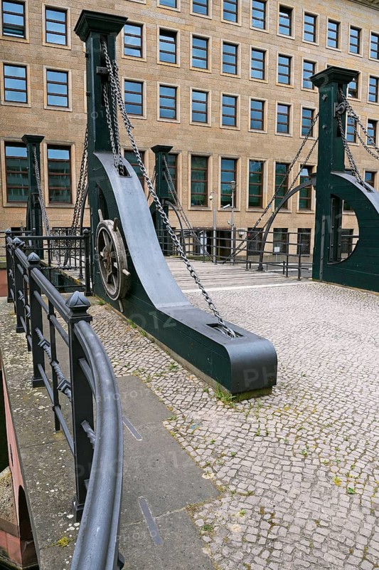 Jungfernbruecke