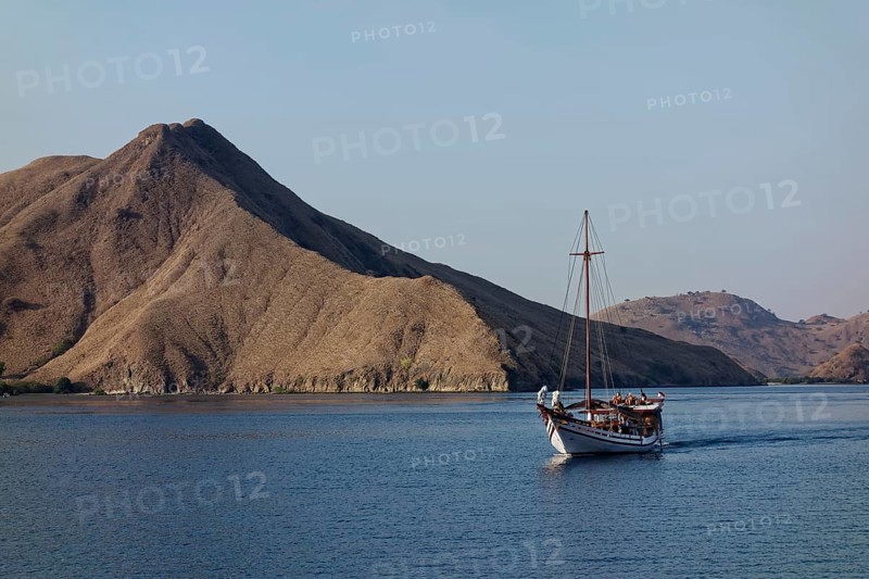 Diving boat