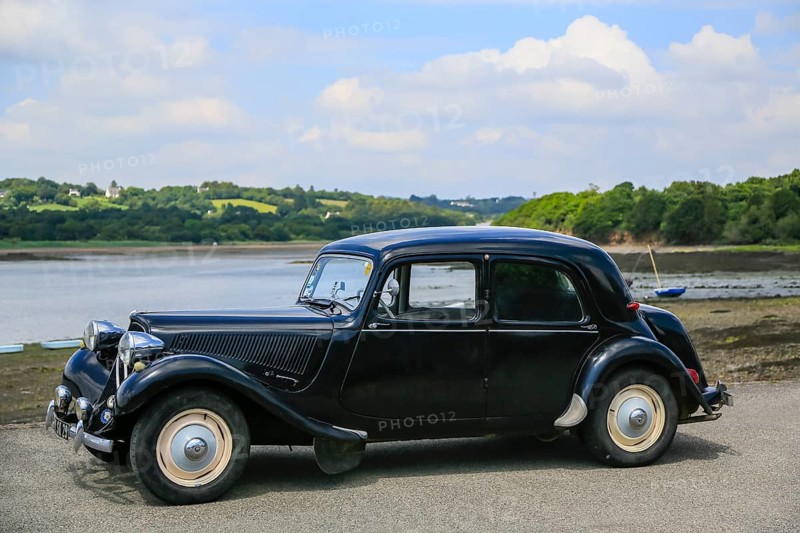 Oldtimer Citroen Traction 11 BL legere from 1957 in black