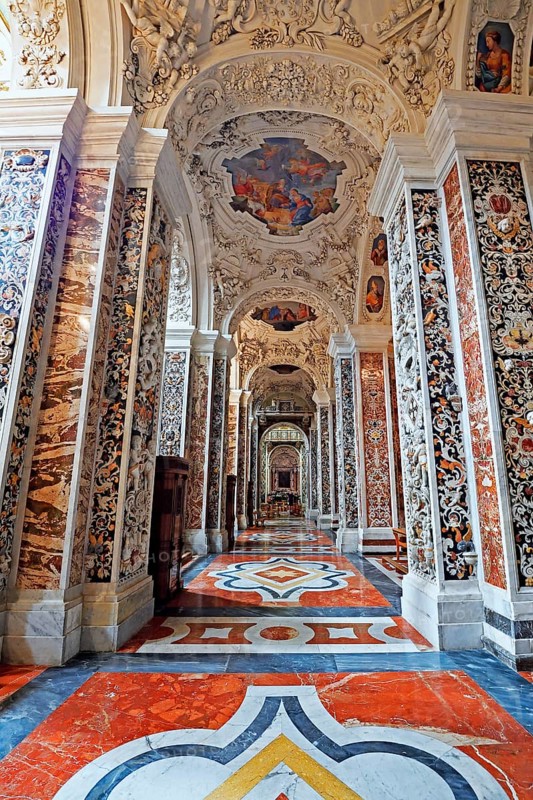 Side aisles in the nave