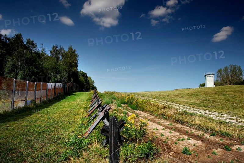 Border fortification with column path