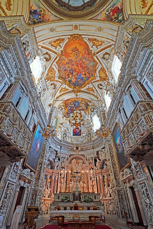 Altar and ceiling painting