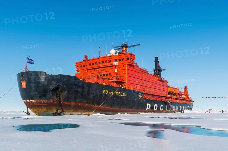Icebreaker '50 years of victory' on the North Pole