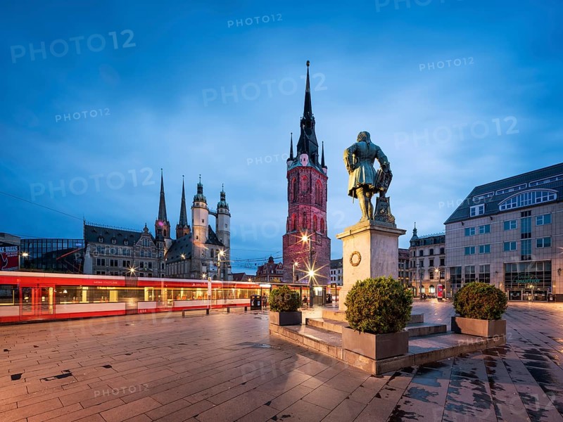 Market place with market church Unser Lieben Frauen