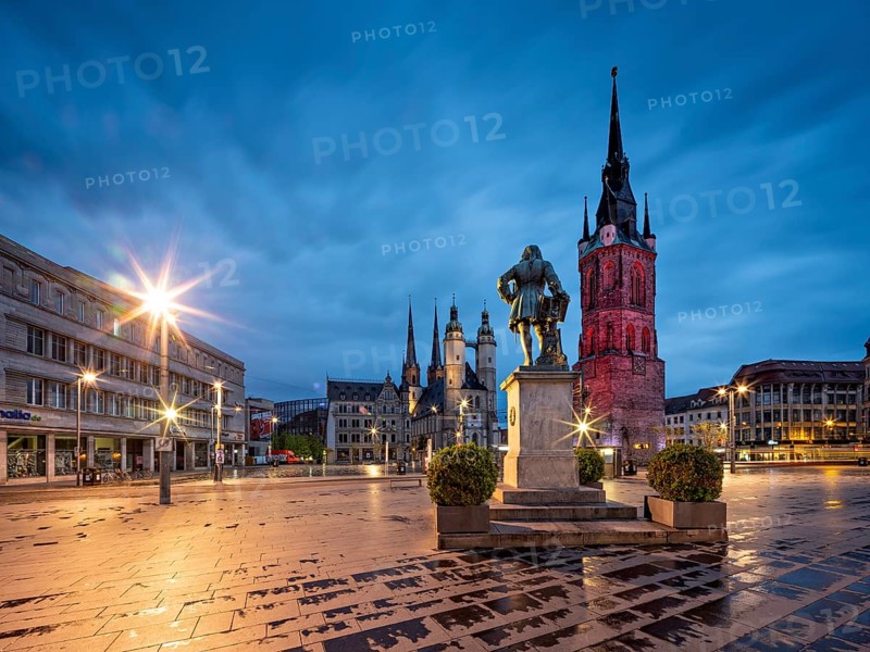 Market place with market church Unser Lieben Frauen
