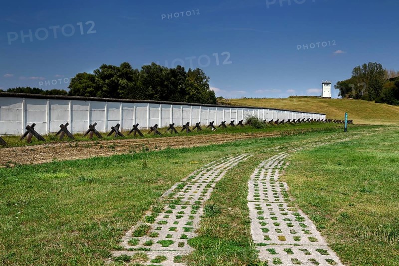 Border fortification with column path