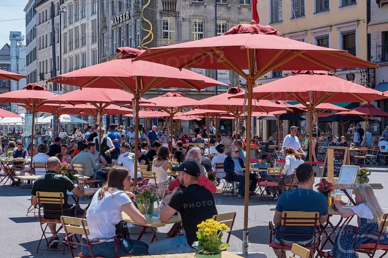 Hospitality under sunshades at the Spatenhaus